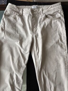 Kensie -  Khaki straight leg jeans. Size 6